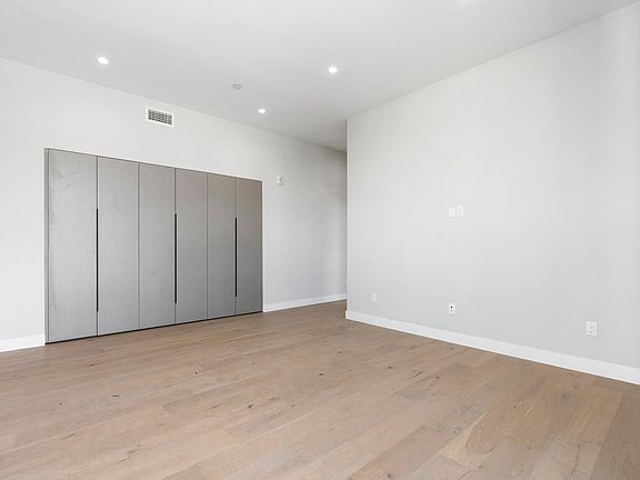 5th image of 1148 N Detroit St #1