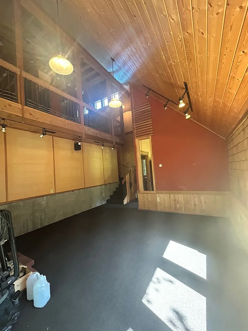 Gorgeous A frame loft home in the country — Photo 3