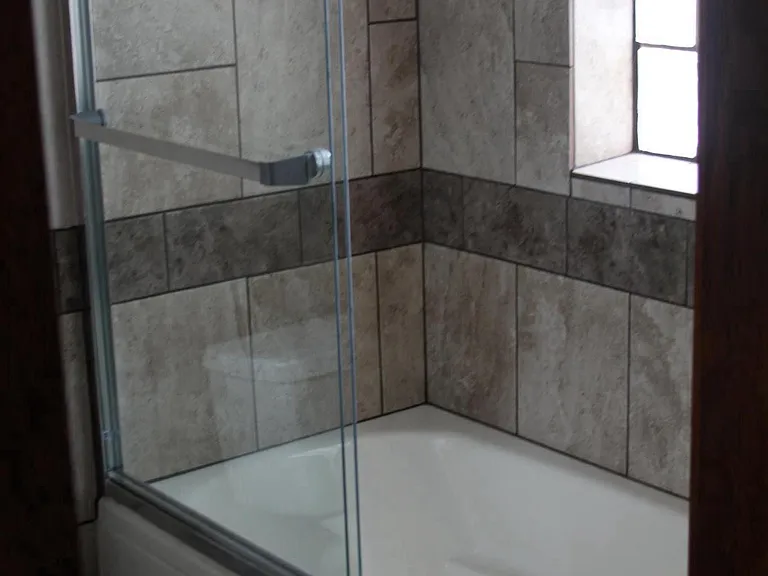 Jet Tub and Shower