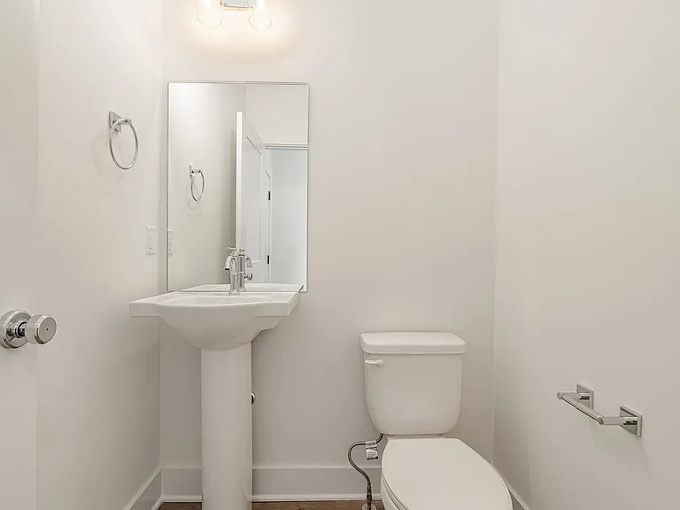 725 Caraway Ln — Photo 7