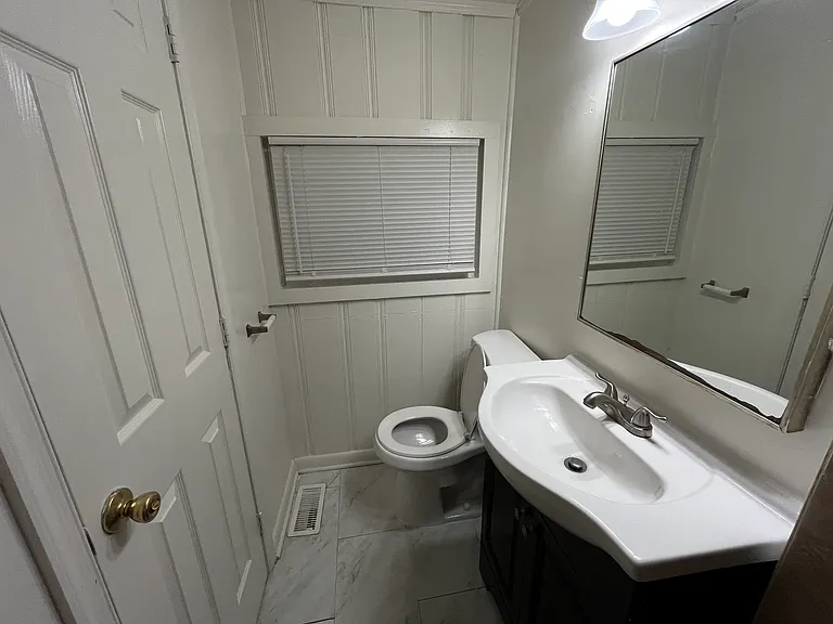 4910 Killam Ave — Photo 10