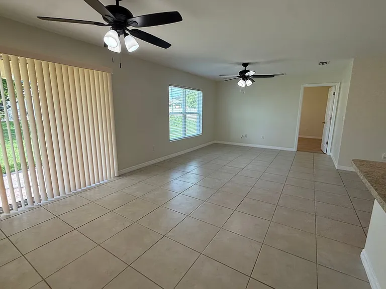 1108 NE 36th Ln — Photo 13