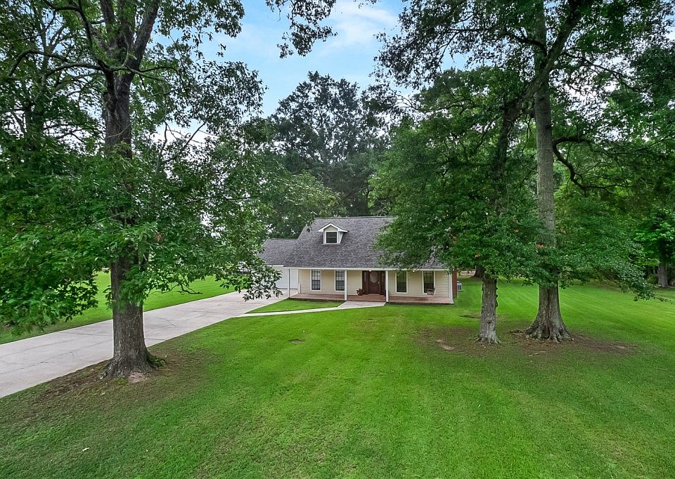 1st image of 15472 Sheree Dr