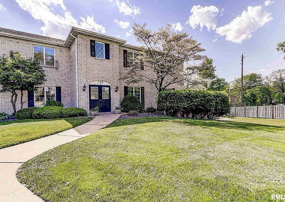 Front of 3144, #F, on right