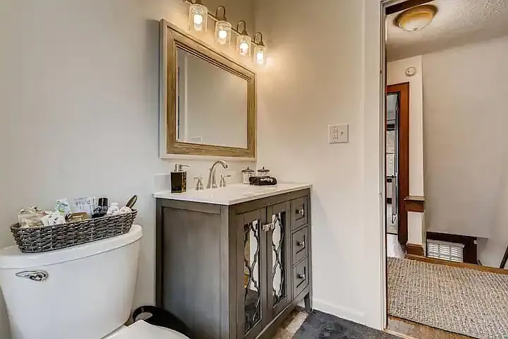 1472 Hamlet St — Photo 12