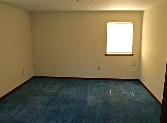 3rd image of 15 Theresa Ave