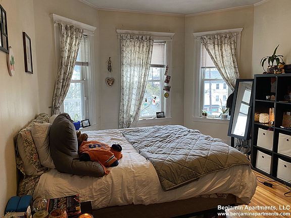 5th image of 54 Tremont St #5