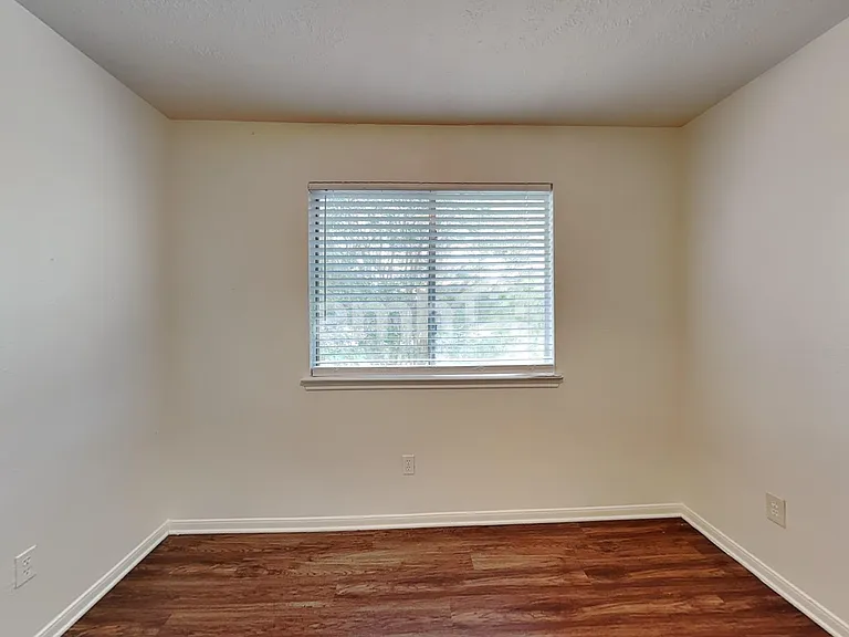 9220 Mahan Dr — Photo 18