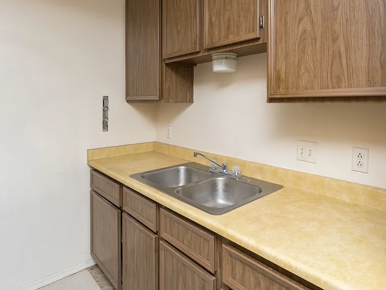 1813 Girard Blvd NE #11 — Photo 9