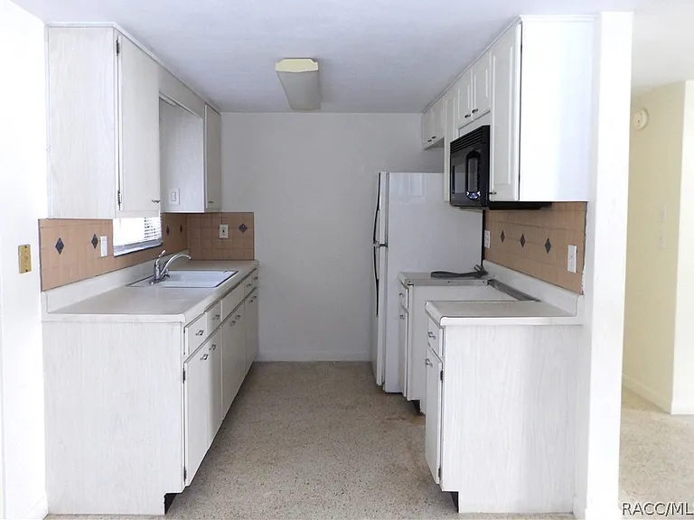 8 E Golden St — Photo 3