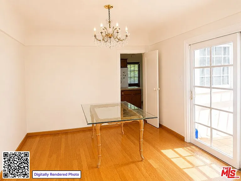 220 S Palm Dr — Photo 4