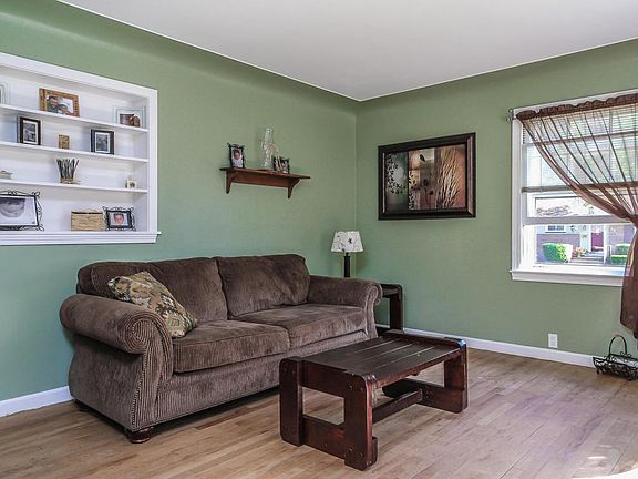 4th image of 2476 Glenside Blvd