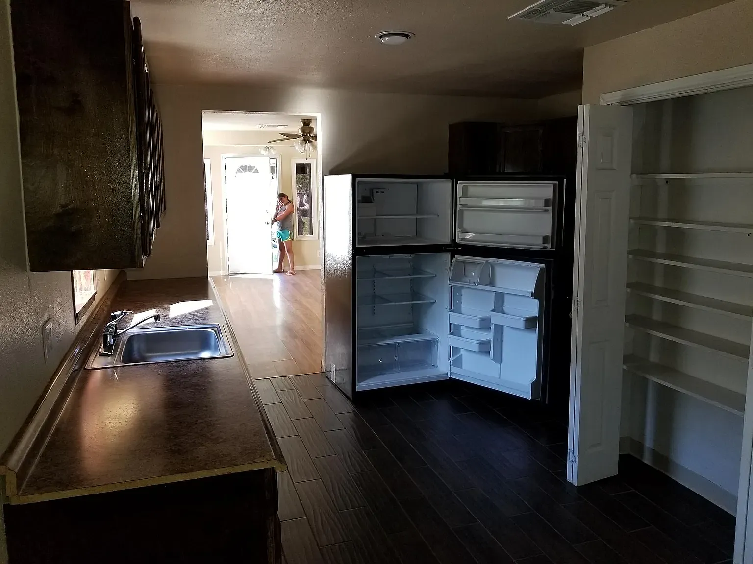 2 bed, 1010 sqft, $1,300 — Photo 4