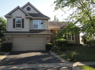 395 Fairfax Ln, Grayslake, IL
