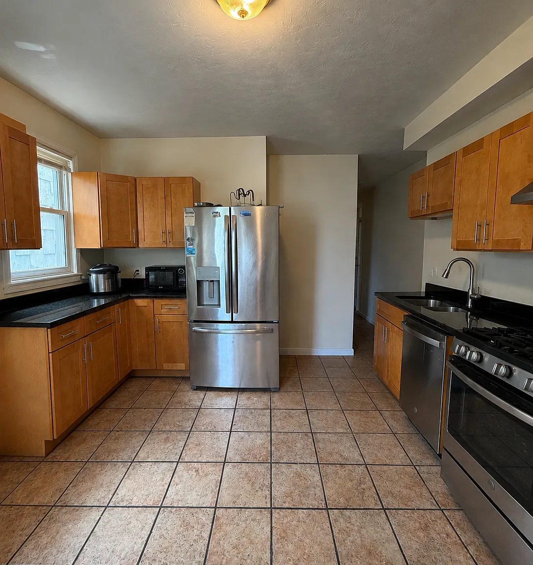 3 bed, 1.5 bath, $3,150 — Photo 2