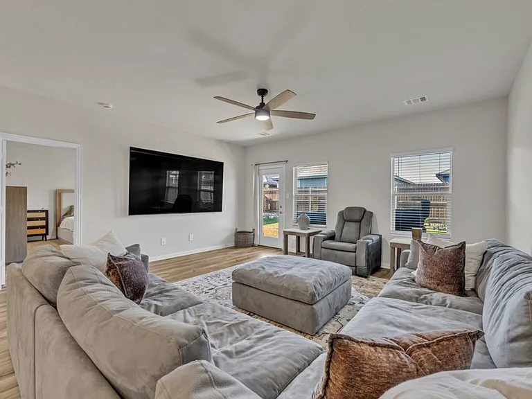 1425 Rolling Fox Dr — Photo 5