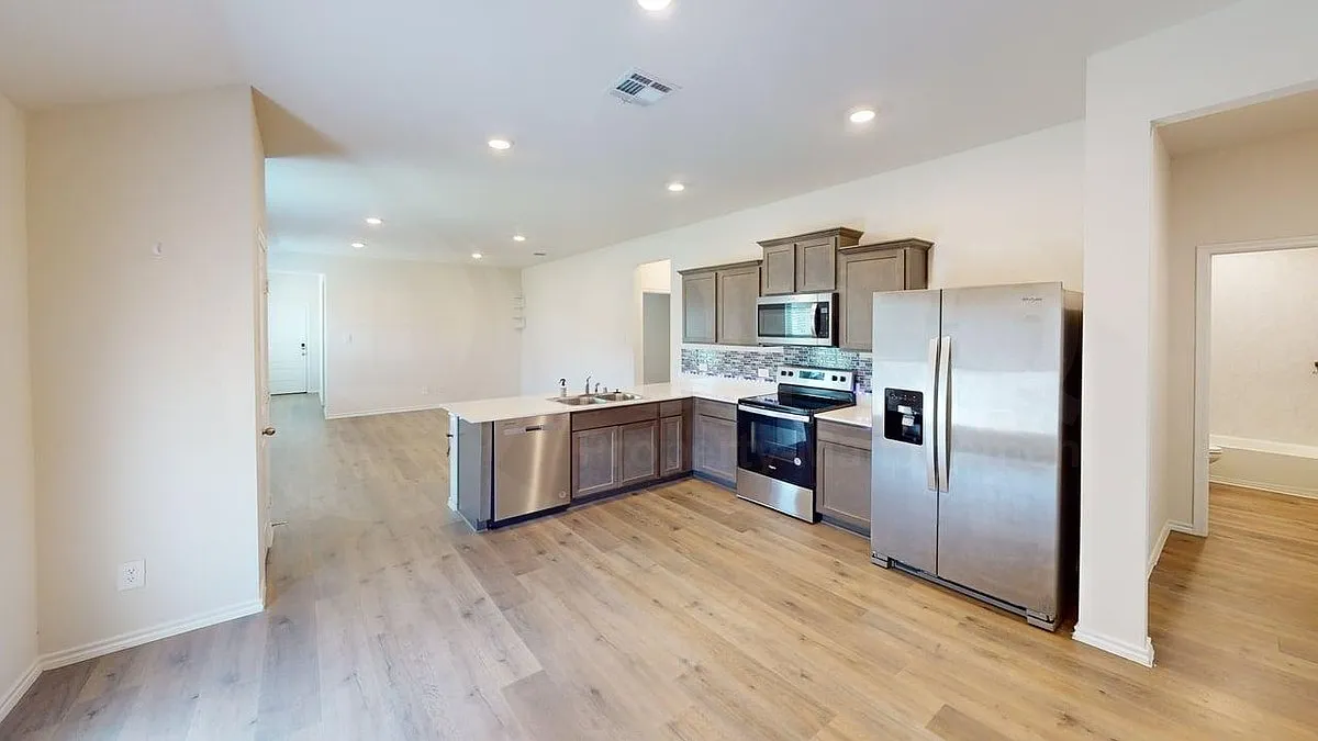 3 bed, 2.0 bath, 1565 sqft, $1,995 — Photo 4