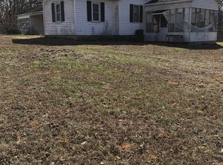 1082 Holloway Dr, Willow Springs, MO 65793