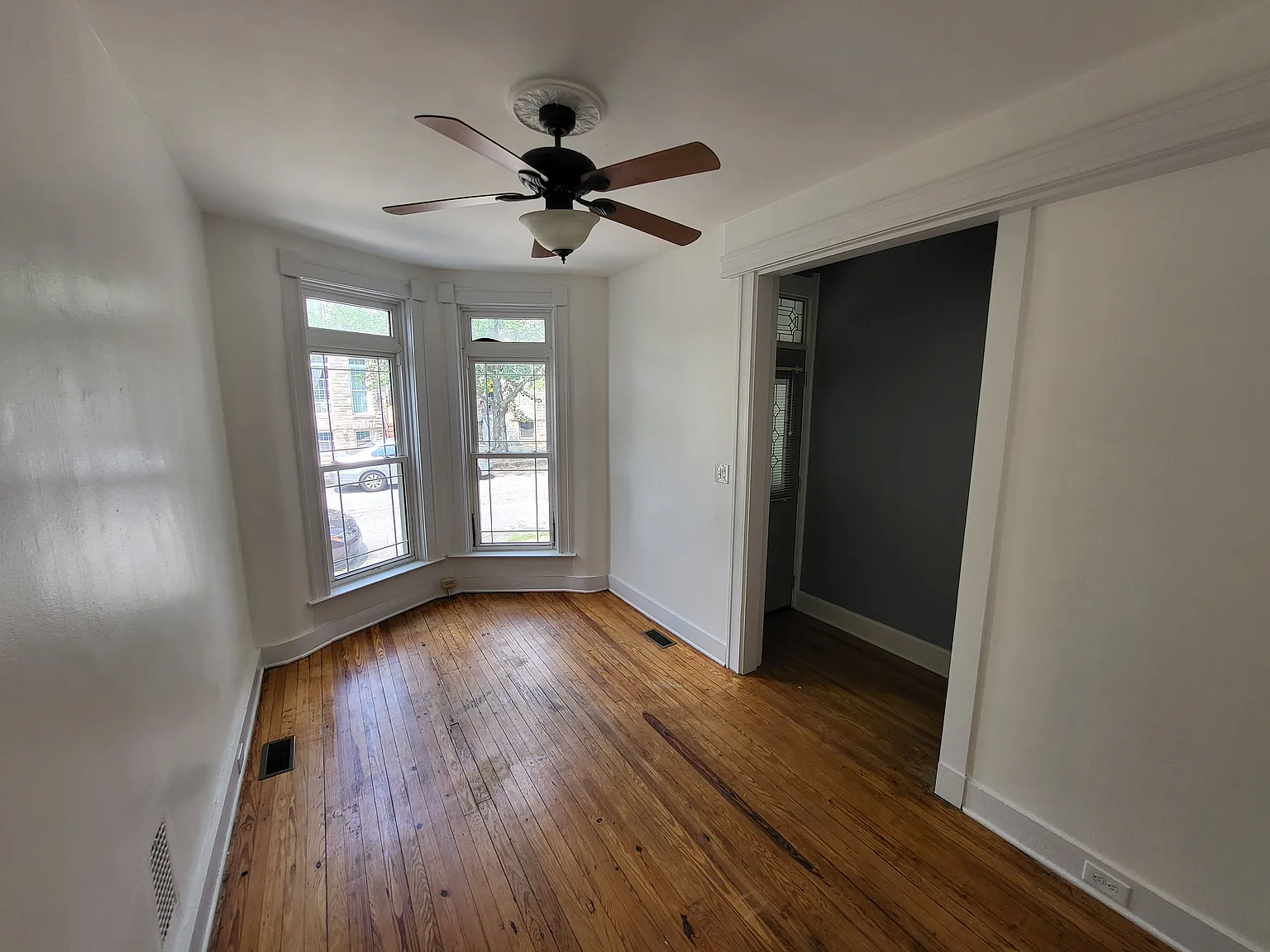3 bed, 1.5 bath, 1204 sqft, $2,200 — Photo 2