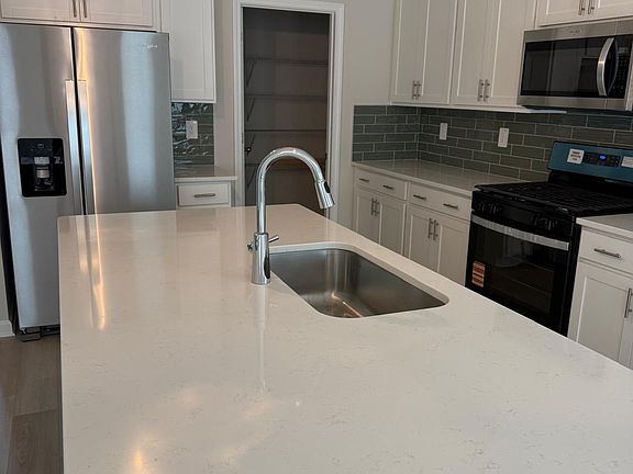 5th image of 181 Valley Oak Dr
