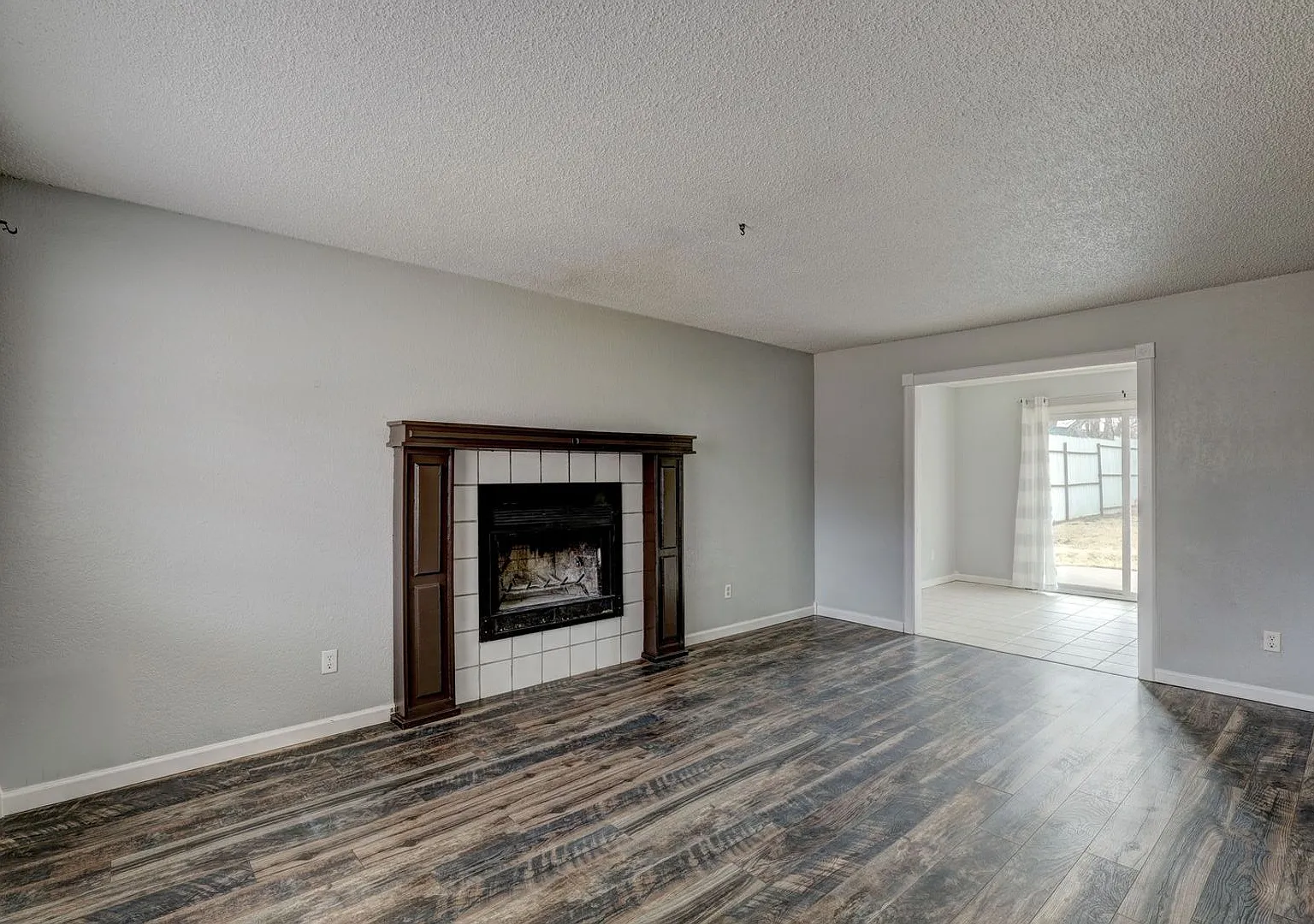 4 bed, 2 bath house in mustang schools — Photo 2