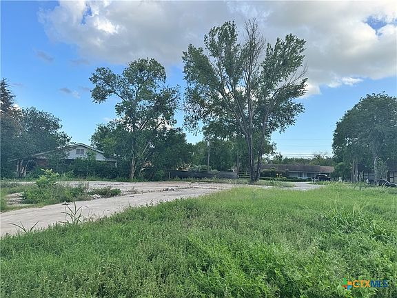 4th image of 355 Bobolink Dr
