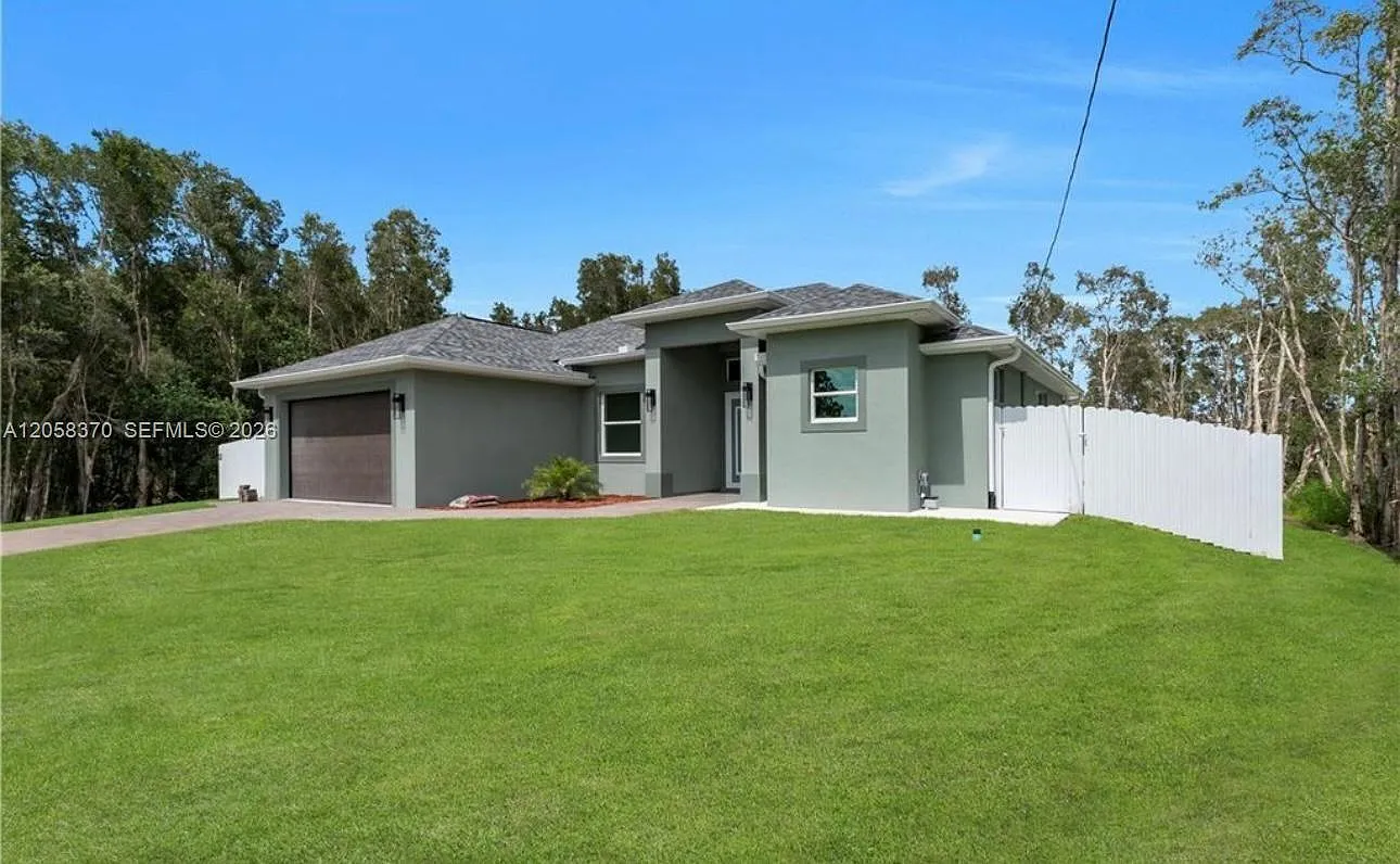 3 bed, 2.0 bath, 1630 sqft, $2,300 — Photo 3