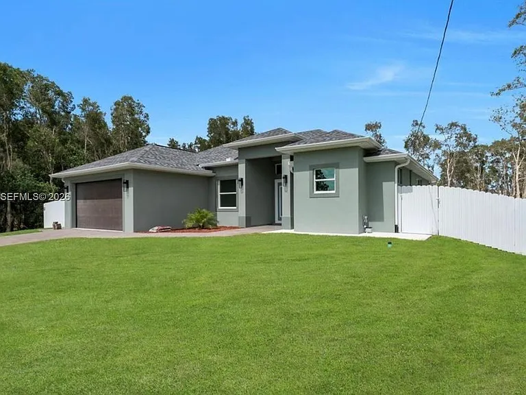 4205 Nora — Photo 3