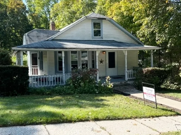 35 Foster St, Newton Town, NJ 07860