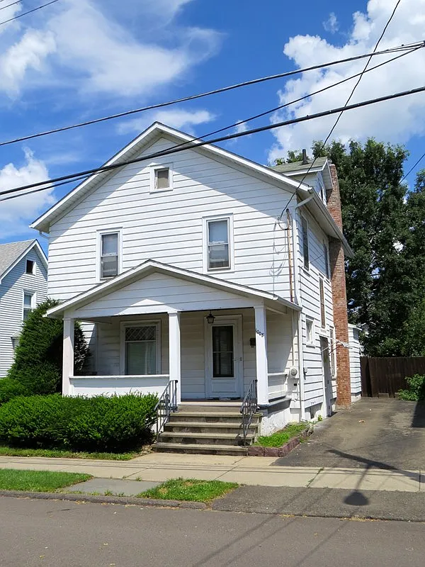 1008 N Main St photo 1