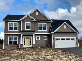 76 Fourmile Creek Cir, Ontario, NY 14519