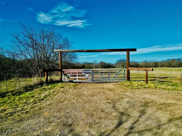 3 Hidden Valley Rd, Valley View, TX 76272