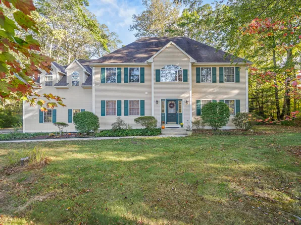 19 Esther Lane, Colchester, CT 06415