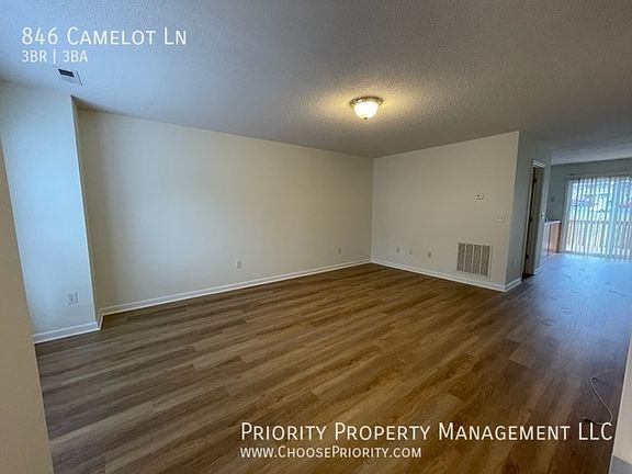 3rd image of 846 Camelot Ln