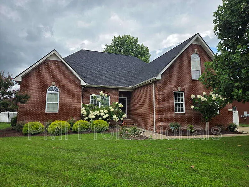 4 bed, 3.0 bath, 2294 sqft, $2,699 — Photo 1