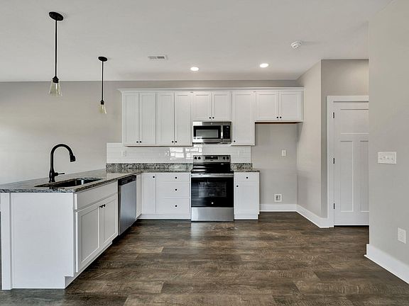 4th image of 3024 NW Three Creeks Dr