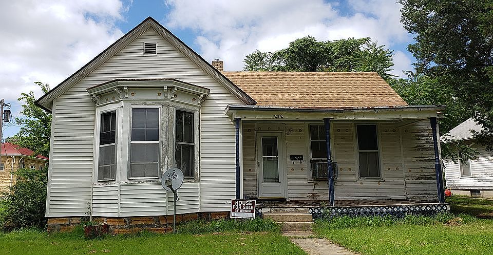 1st image of 212 E Yauger St