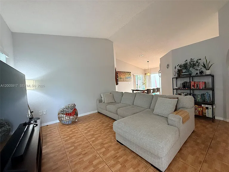 9929 NW 29th Ter — Photo 5