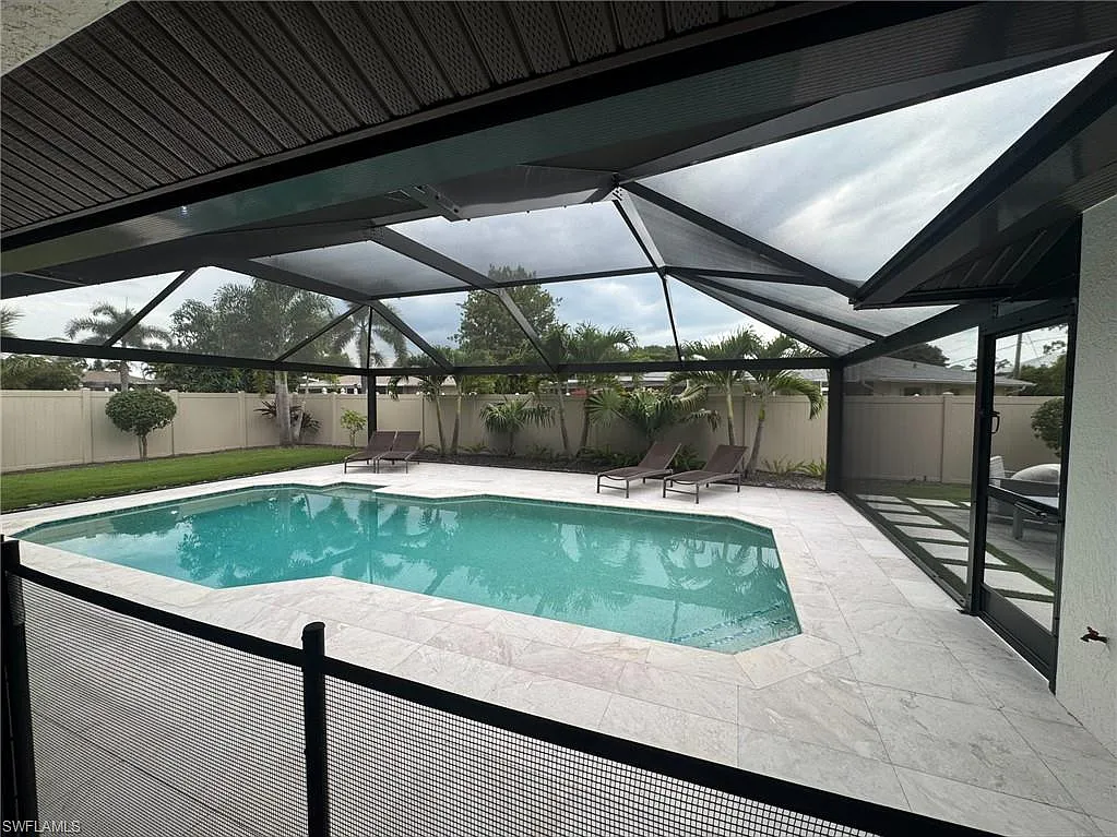 3 bed, 2.0 bath, 1665 sqft, $4,700 — Photo 2