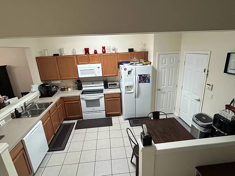 1121 Seton Hall Ct — Photo 5