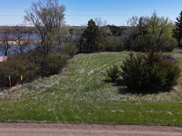 86 Lake Dr, Faulkton, SD 57438