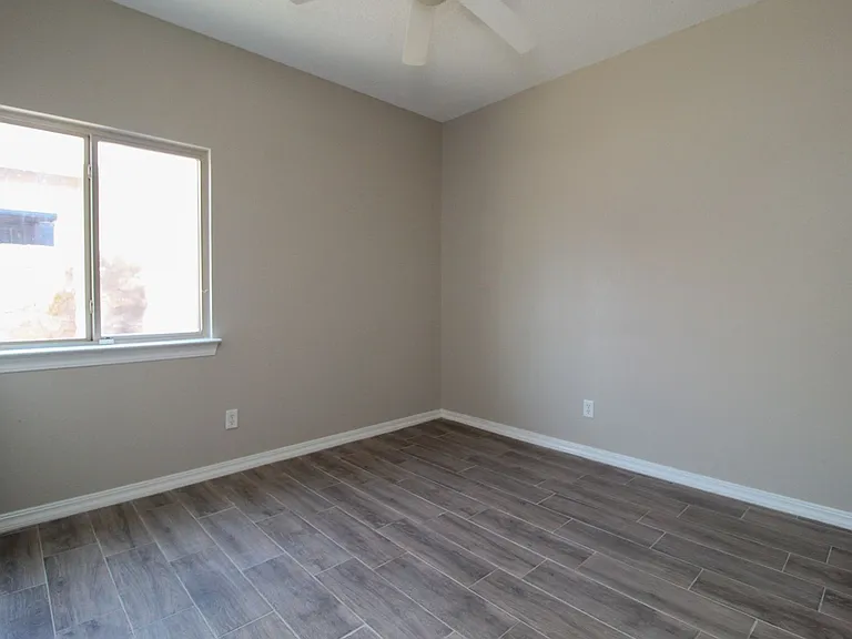2216 Amber Point Pl — Photo 10
