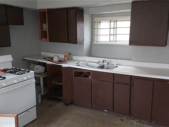 2nd image of 1026 Mercer St