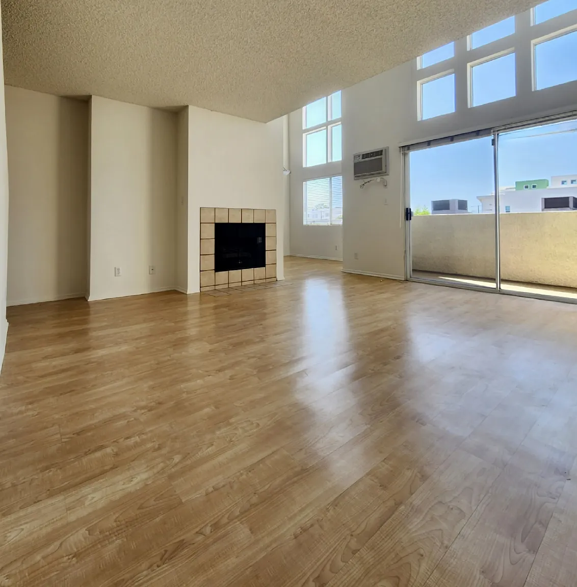 1 bed, 1.0 bath, $2,950 — Photo 2