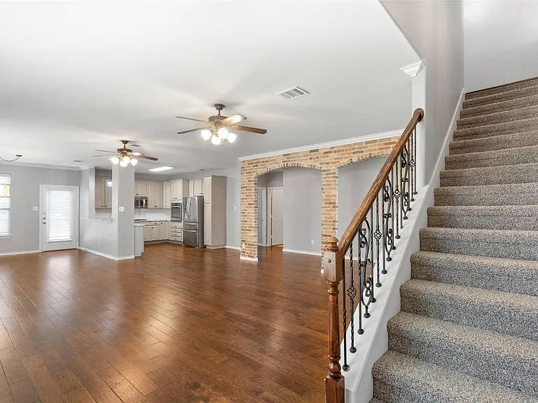 504 Connemara Ct — Photo 18