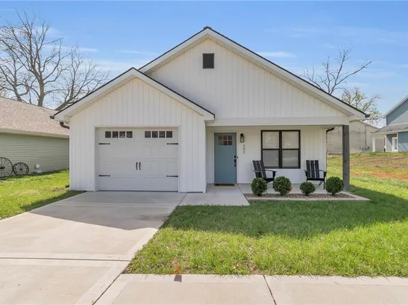 502 E Arthur St, Hamilton, MO 64644