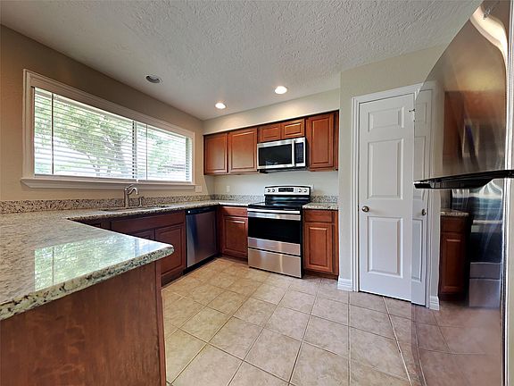 3rd image of 123 Greenshire Dr
