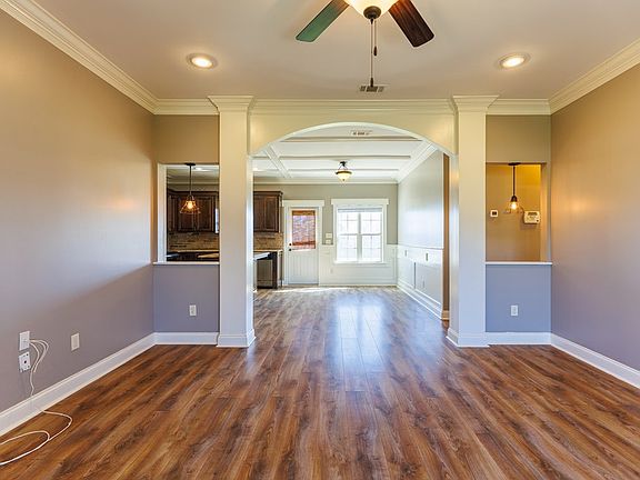 4th image of 9 Smith Dairy Rd