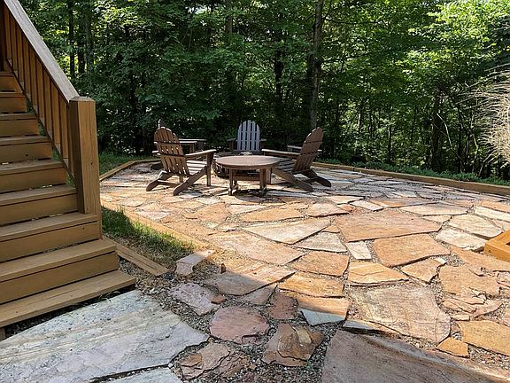 5th image of 213 Eagle Crest Dr