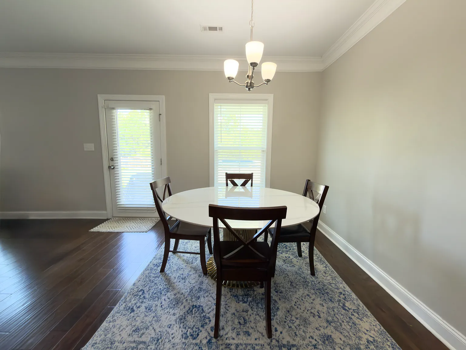 4 bed, 2319 sqft, $2,100 — Photo 4